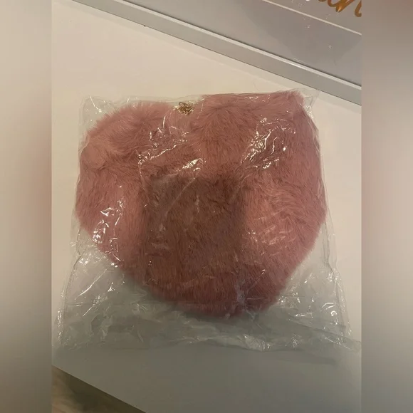 - BNIP Furry heart purse - Picture 5 of 8
